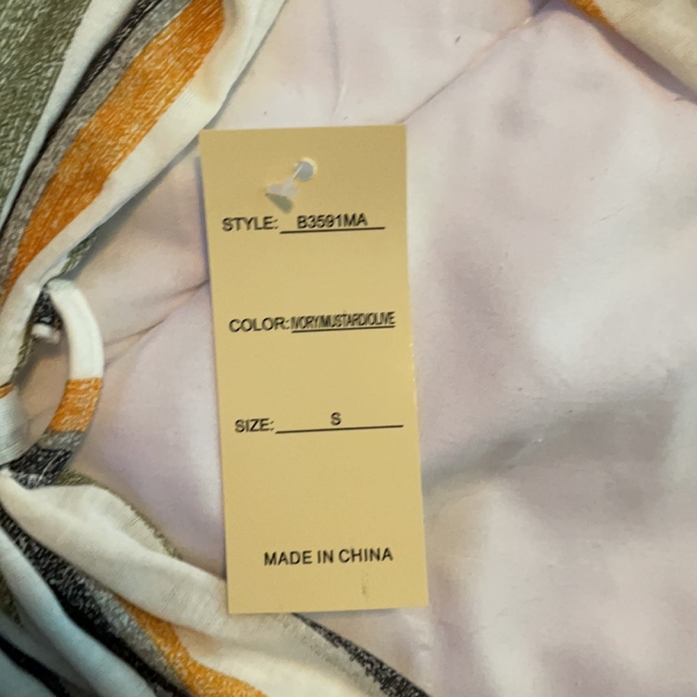 NWT size small women’s/juniors top - Picture 5 of 6